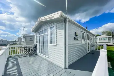 Image de Gorgeous caravan with decking and Wi-Fi at Carlton Meres in Suffolk ref 60059fw