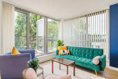Modern 2 Bed Flat with Free Parking & a view from the balcony. Great location.