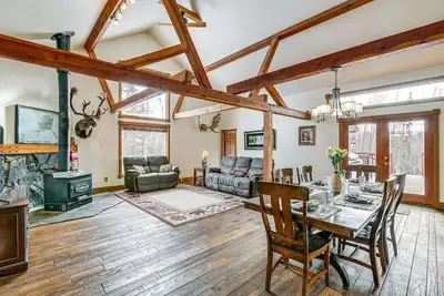 Image de Beautiful Wasilla Home Rental w/ Deck & Gas Grill!