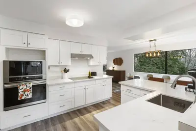 Image de Tucked Away in the Treetops