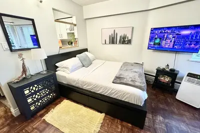 Image de Cute & Cozy Mount Pleasant Gem near Park!