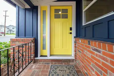 Image de Folsom Old Town Escape - Beautifully renovated, short walk to Historic Folsom!