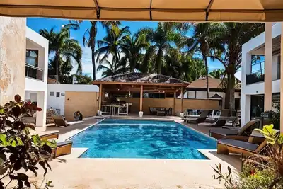 Image de Luxury Villa Steps from Ocean - Fully Loaded! - Villa Laguna - Large 16 Bedooms