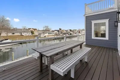 Image de Custom Waterfront Bay Head Shores home 4BRm