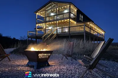 Image de Nerf Blasters | Arcades | Hot Tub | King Beds