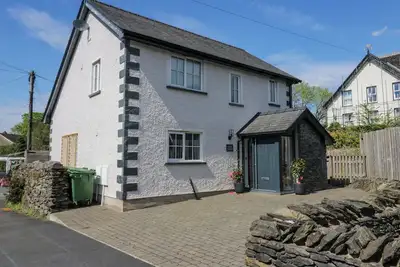 Rose House, pet friendly, with a garden in Windermere