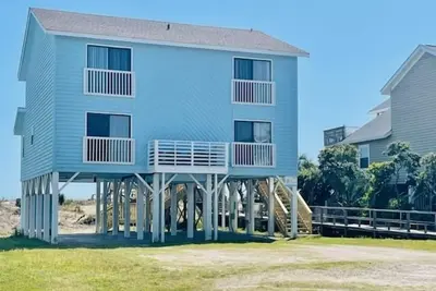 Image de Oceanfront, 5 bedroom-3 bath, Renovated 2023, Dog Friendly, Private Beach Access
