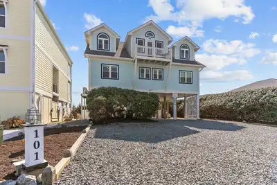 Image de Oceanfront, 6 bedroom - 6 bath, Heated saltwater pool, dog friendly, close to bridge & activities