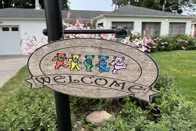 Image de Beautiful 3 br/2 bath waterfront cottage available to view the eclipse! !