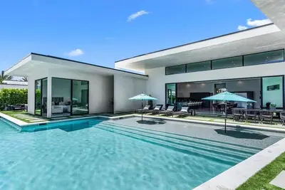 Private Pickleball Court-Villa 2