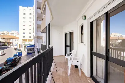 Image de Appartement 'Seaside Sanctuary - Praia Da Rocha' avec piscine partagée, Wi-Fi et climatisation