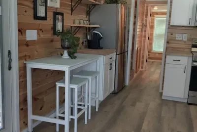 Rustic Tiny Home Escape - Pets Stay Free!