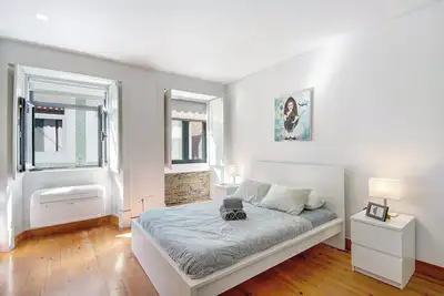 Image de Appartement 'São Roque Sweet Burgo - T2' avec Wi-Fi et climatisation