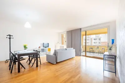 Image de Balcony Bliss: Elegant Parma Residency