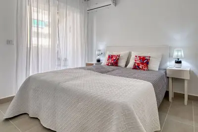 Image de Bel appartement pour 3 personnes avec Wifi, climatisation, Tv, terrasse et parking