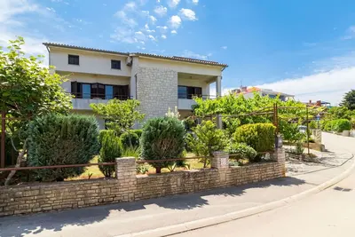 Image de Joli appartement avec climatisation, Wifi, Tv, terrasse, animaux admis et parking