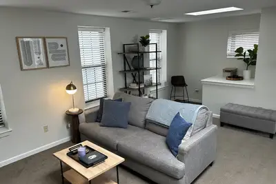Image de Bright and Beautiful 2-bedroom in Rochester! Pet-friendly and centrally located!