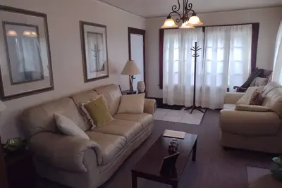 Historic Highland Square 2bdrm Apartment