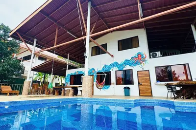 Image de Private yard, adorable Large condo, beautiful pool 5