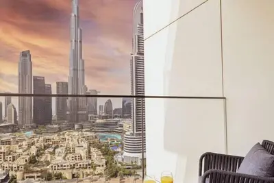 New 2b | Burj Khalifa | Dubai Mall | 2 Pools | Gym