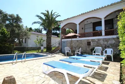 Image de Belle maison de vacances avec Wifi, piscine privée, Tv, terrasse, animaux admis et parking