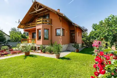 Image de Bel appartement pour 6 personnes avec climatisation, Wifi, Tv, patio et parking