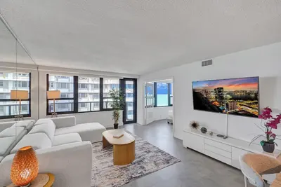 Image de Cozy Beachfront Condo w Beach Service \/ 1410