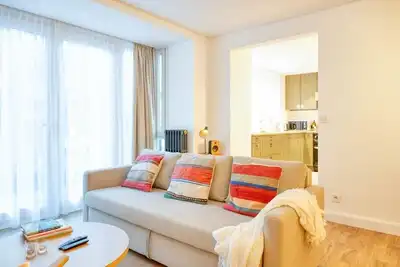 Image de Chic 3-Br Oasis in Ghent: Stylish Interiors