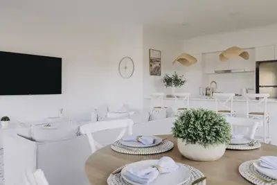 Image de Macquarie - Sleek & Stylish, Countryside Views