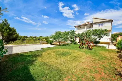 Image de Joli appartement pour 5 personnes avec Wifi, climatisation, Tv et terrasse