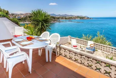 Confortable appartement pour 5 personnes avec Tv, terrasse, vue panoramique et parking