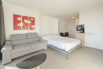 Joli appartement pour 2 personnes avec Wifi, Tv, balcon et animaux admis