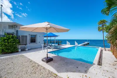 Image de Ocean’s Embrace: Stunning 3br Gulf Front Retreat, Saltwater Pool, Pet-Friendly & Unforgettable Views