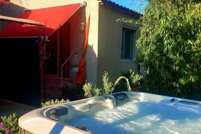 Image de Petit gîte 35m2 entre Alpilles et Luberon piscine, spa, lit 160