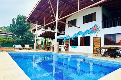 Image de Cute studio, Great location, beautiful pool, close to beach! Ac+