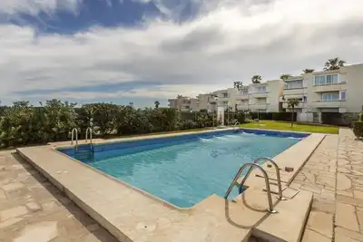 Confortable appartement pour 4 personnes avec climatisation, Wifi, piscine, balcon et parking