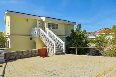 Image de Joli appartement pour 6 personnes avec Wifi, climatisation, Tv et terrasse