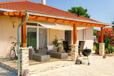 Image de Belle maison de vacances privée avec piscine privée, Wifi, Tv, terrasse, animaux admis, parking