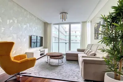 Image de Upscale Apartment by LovelyStay