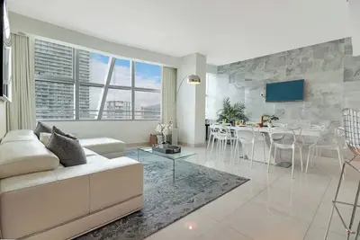 Image de Roami at Brickell Arch | Pool | 3 Bedroom