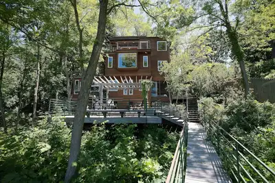 Image de Lakefront Architect Home, Private Assn Beach Below, 5 Decks