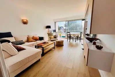 Image de Appartement lumineux refait Ă neuf, centre-ville, proche plage, balcon sud, parking, Wifi