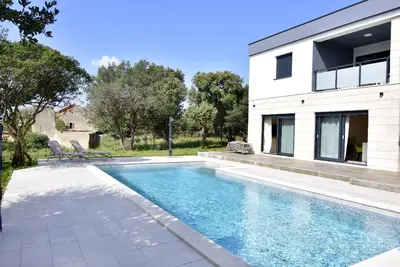 Image de Maison de vacances Vrana pour 1 - 7 personnes avec 3 chambres à coucher - Maison de vacances