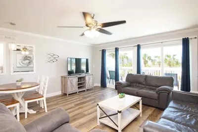 Image de Beautifully renovated overlooking Hole 2 and pool