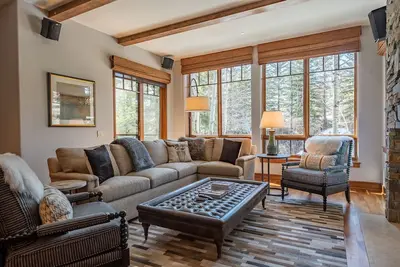 Trail Creek Crossing- Luxury Condo and Walking Distance to Downtown
