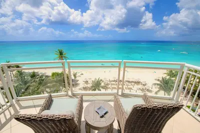 Image de Beachcomber 37 by Grand Cayman Villas