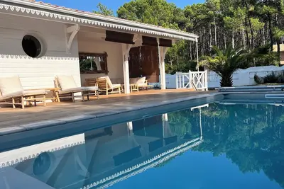 Image de Villa Des Pins 8-10 Personnes Avec Piscine CHAUFFÉE À 5' À Velo Plage Sud