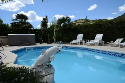 Image de Charmant T2 avec belle terrasse en rez de villa avec piscine - spa Cavalaire 83.