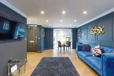 Image de Stylish townhouse by the sea