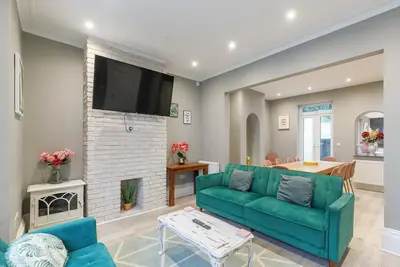 Image de Central 6 bedroom Townhouse